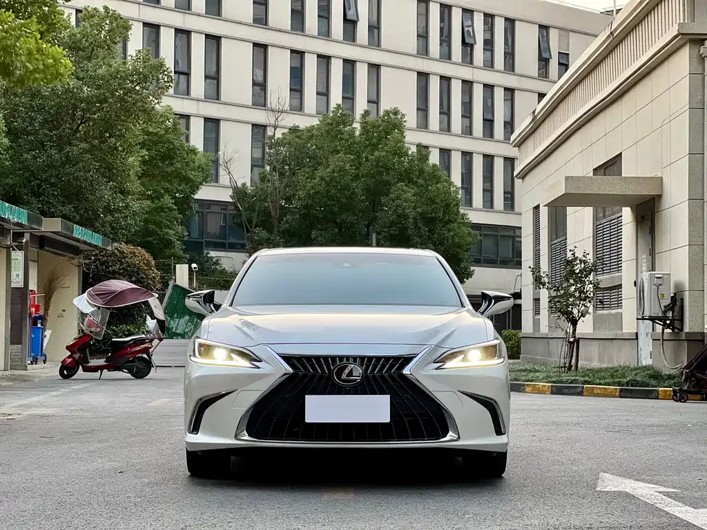Lexus ES — фото 2