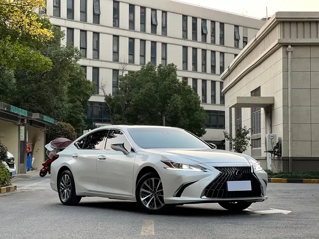 Lexus ES — фото 3