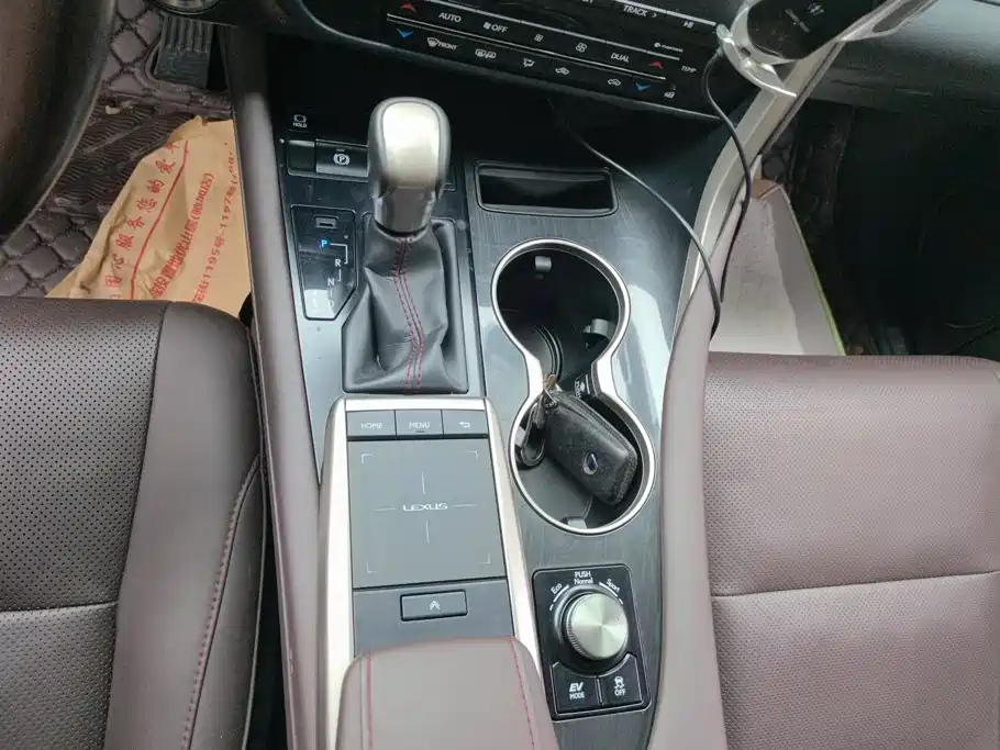 Lexus RX — фото 16