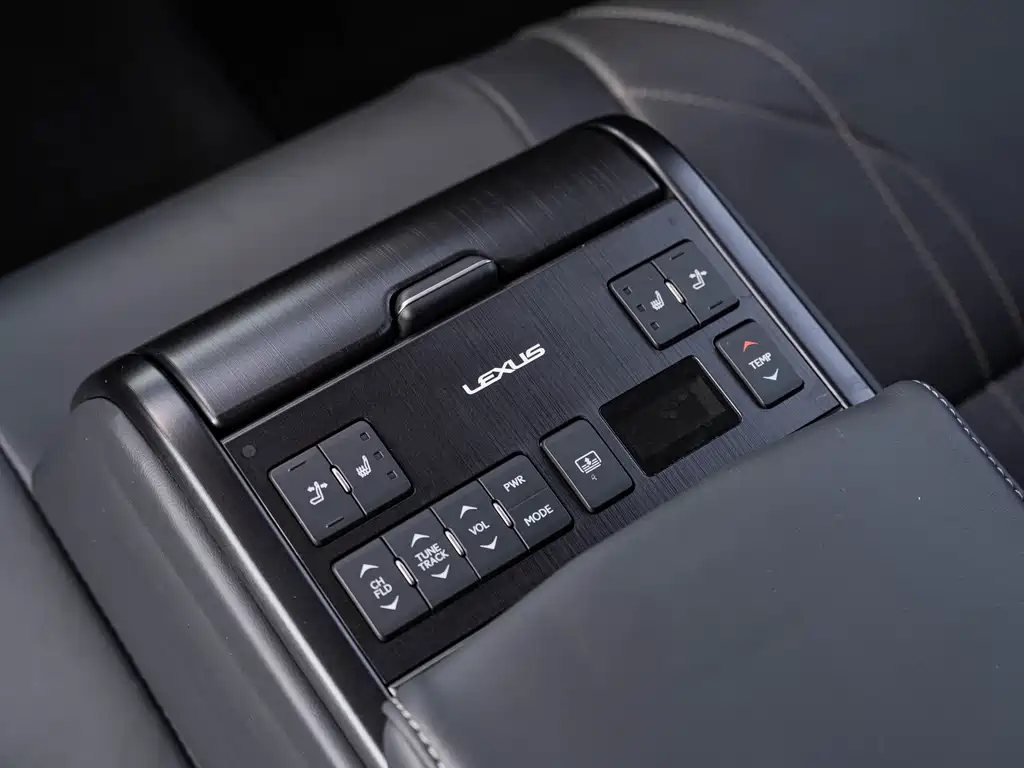 Lexus ES — фото 19