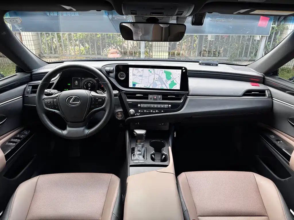 Lexus ES — фото 13