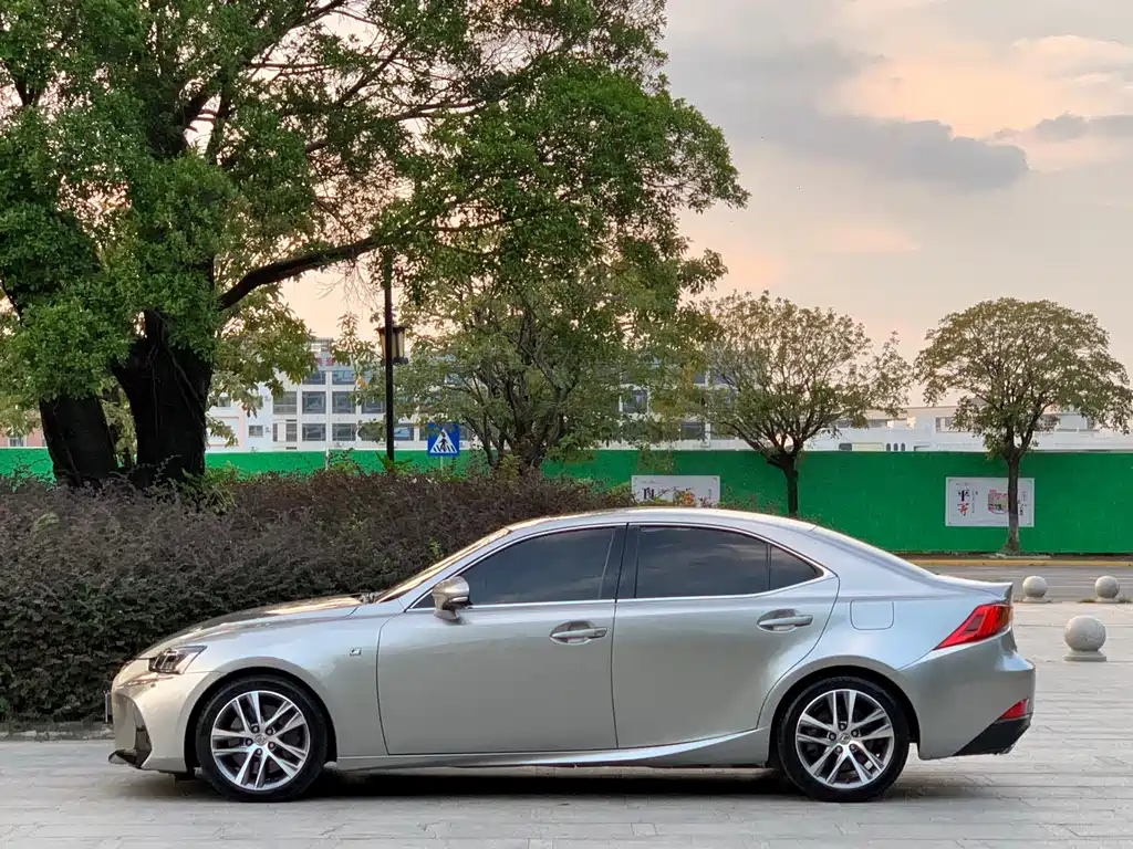 Lexus IS — фото 14