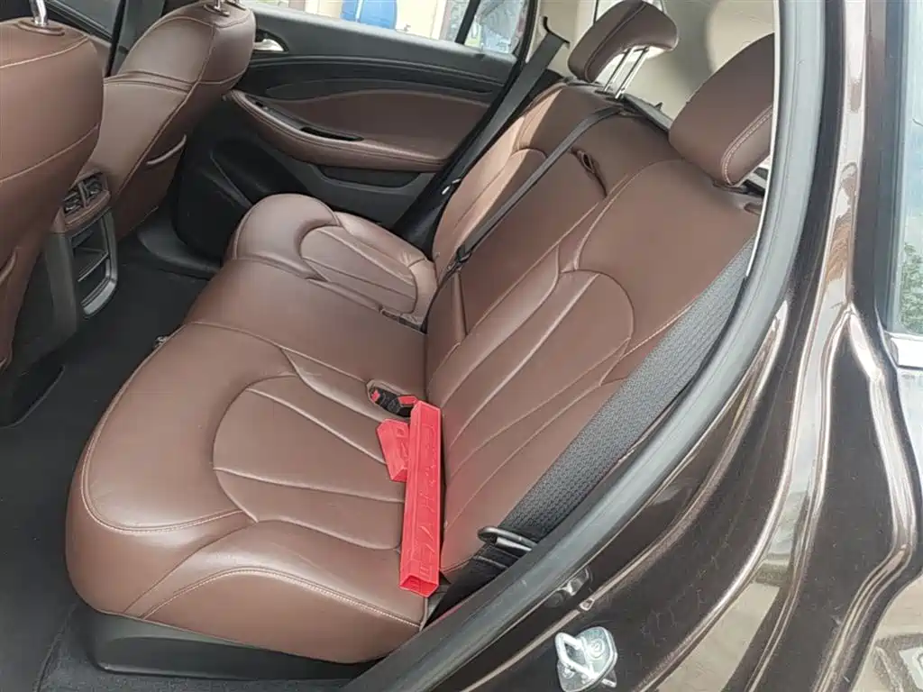 Buick Envision Plus — фото 17