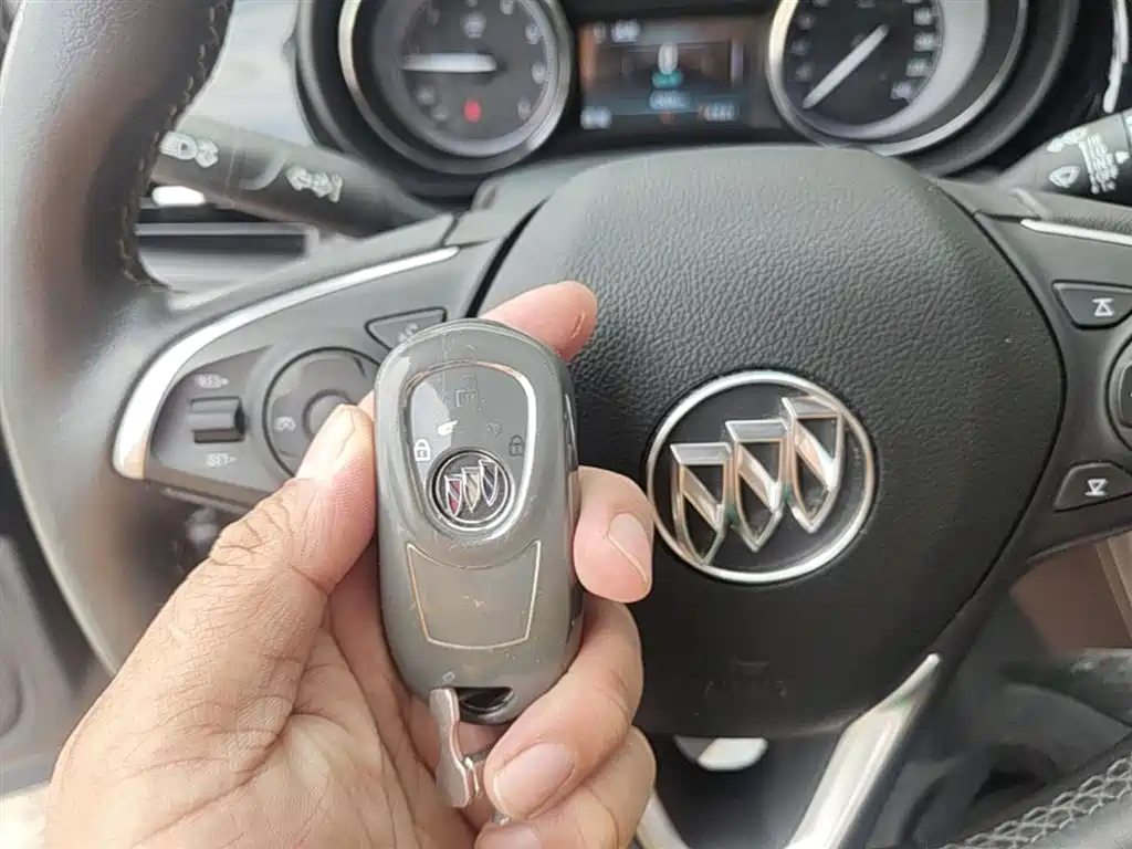 Buick Envision Plus — фото 9