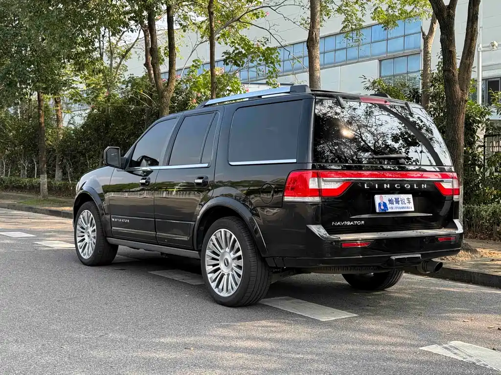 Lincoln Navigator — фото 12