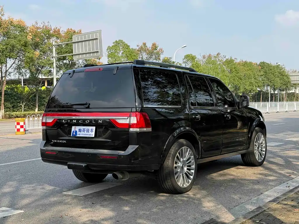 Lincoln Navigator — фото 10