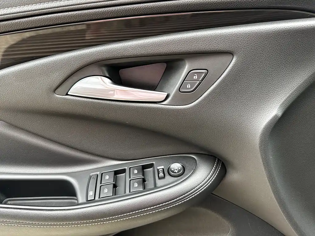 Buick Envision Plus — фото 17