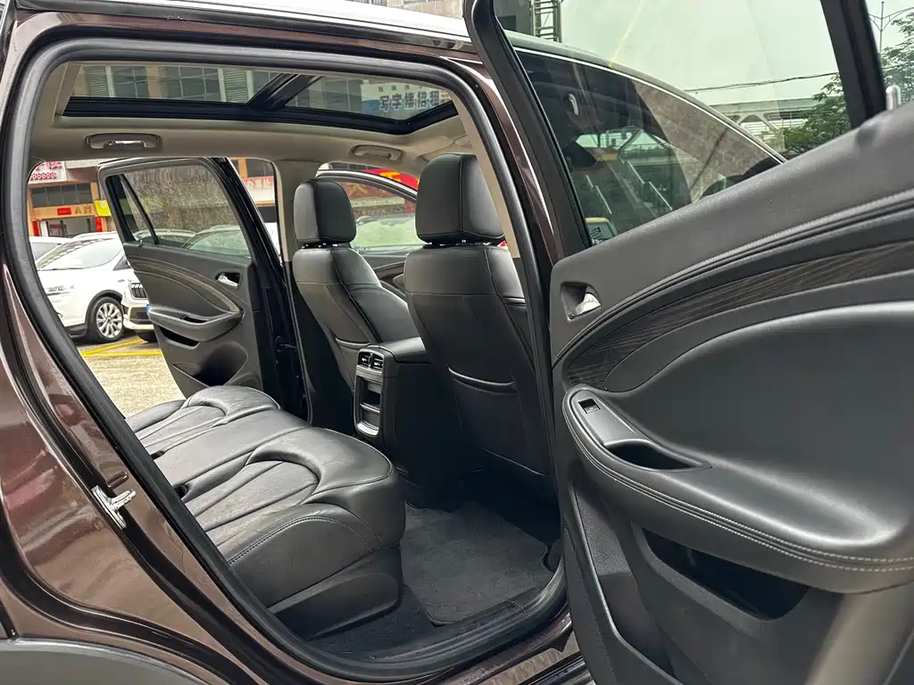 Buick Envision Plus — фото 9