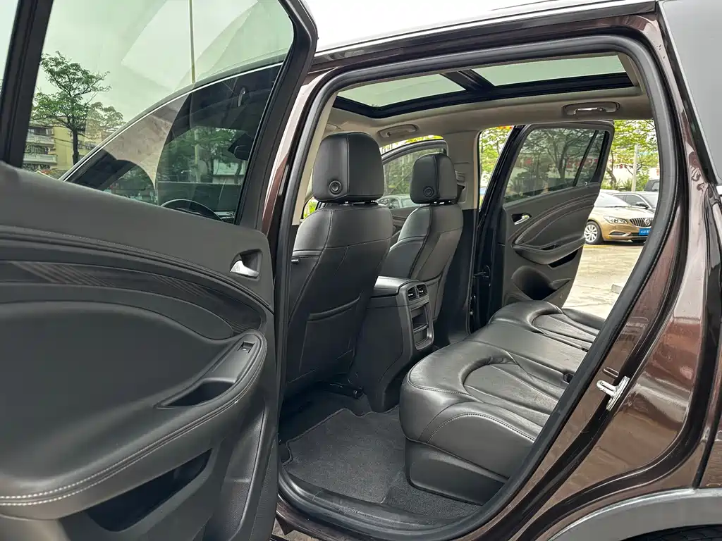 Buick Envision Plus — фото 10