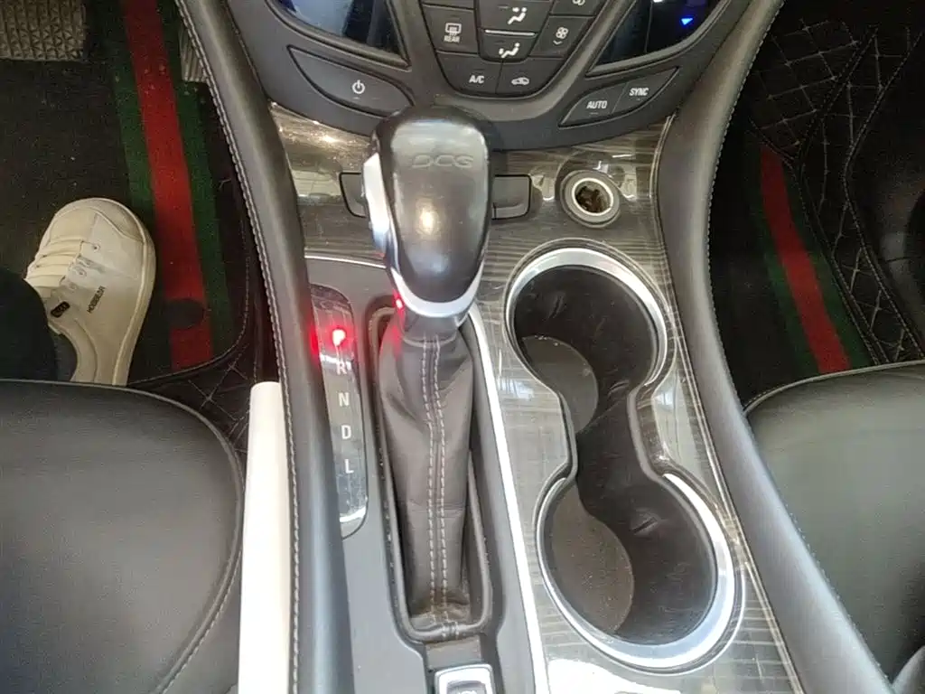 Buick Envision Plus — фото 14