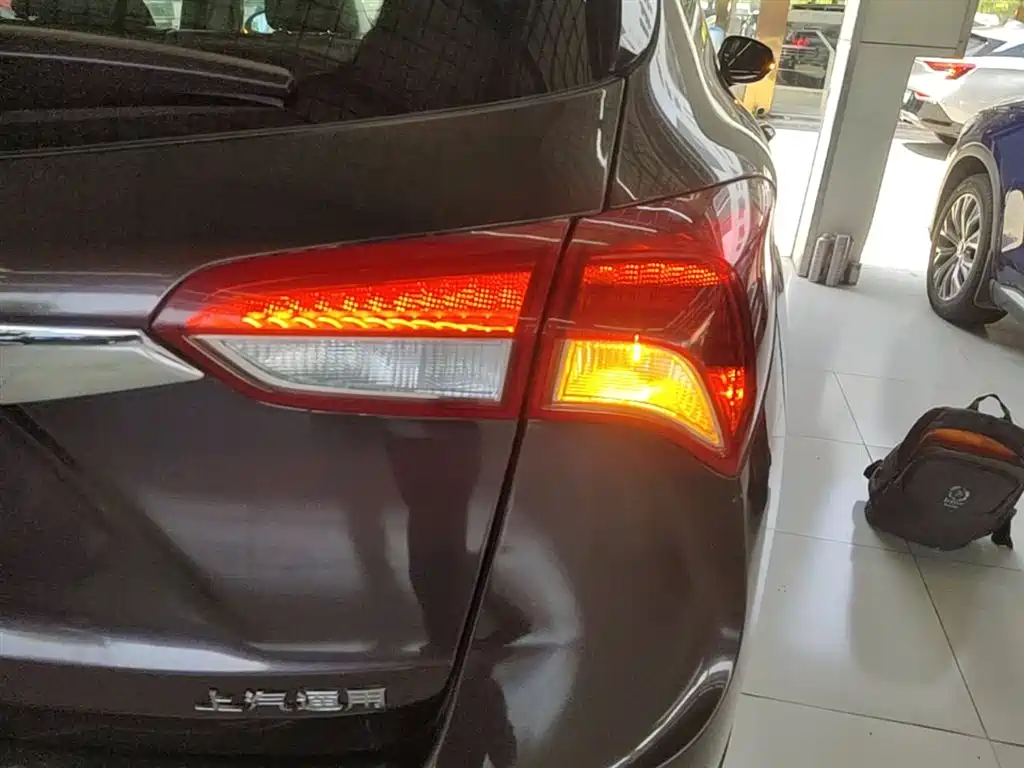 Buick Envision Plus — фото 8