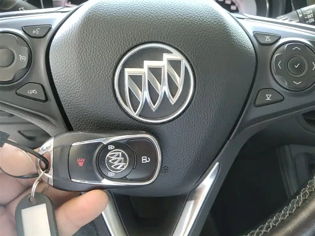 Buick Envision Plus — фото 9