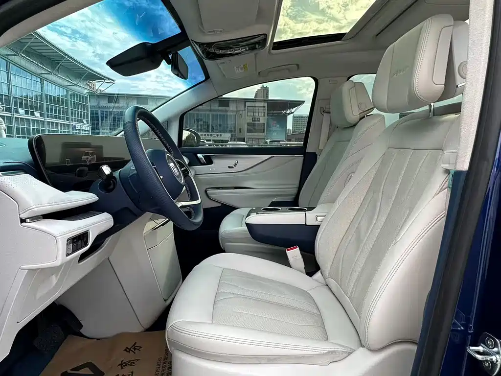 Buick GL8 Hybrid — фото 13