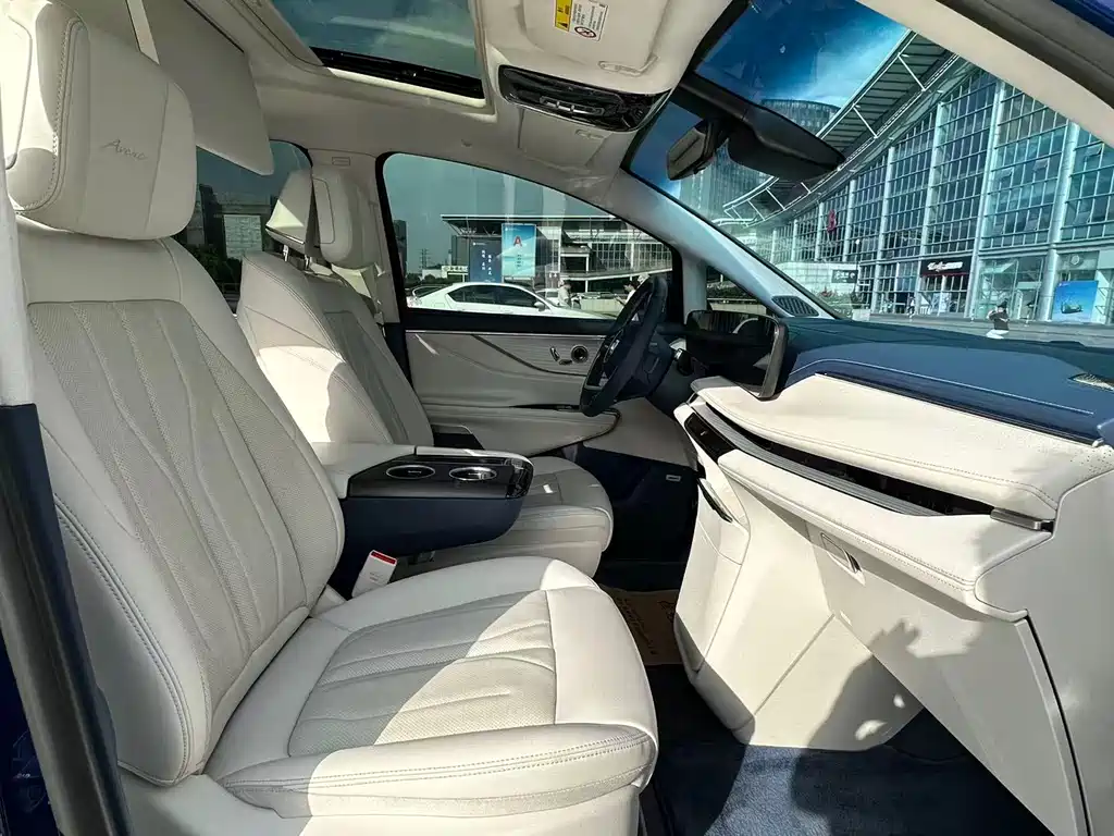 Buick GL8 Hybrid — фото 14
