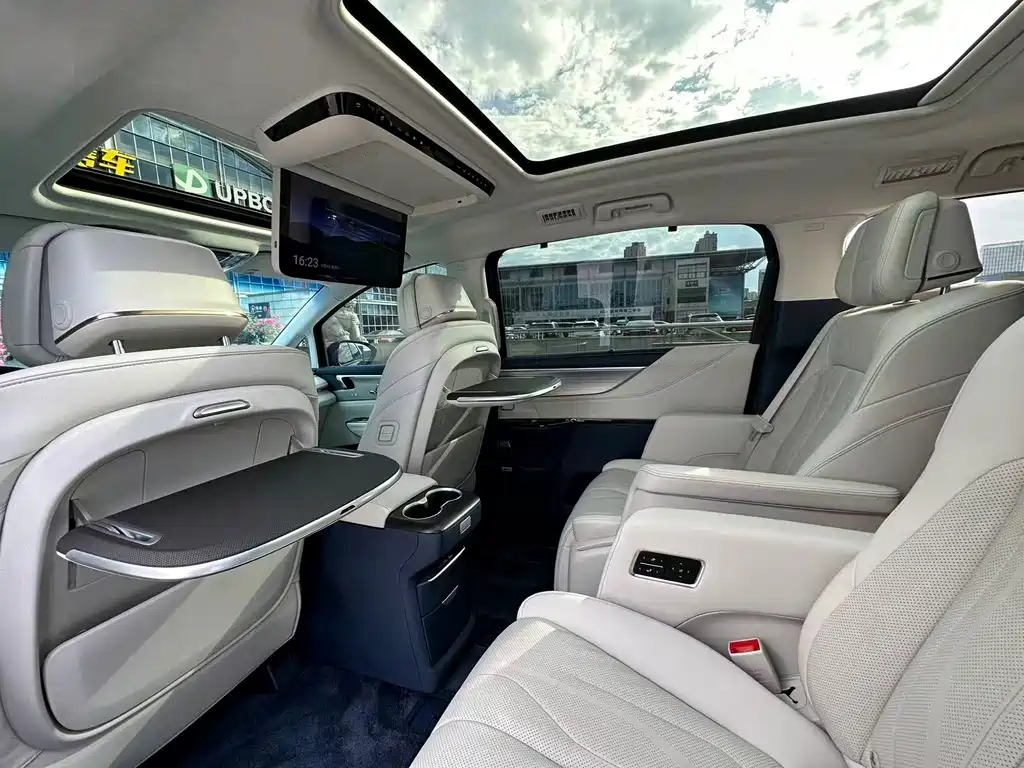 Buick GL8 Hybrid — фото 10