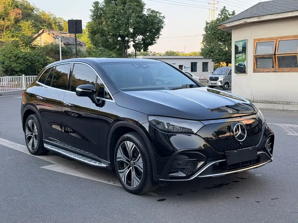 Mercedes-Benz EQE SUV — фото 3