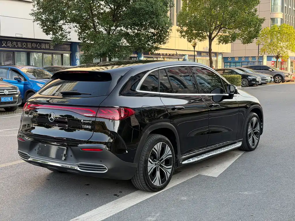 Mercedes-Benz EQE SUV — фото 4