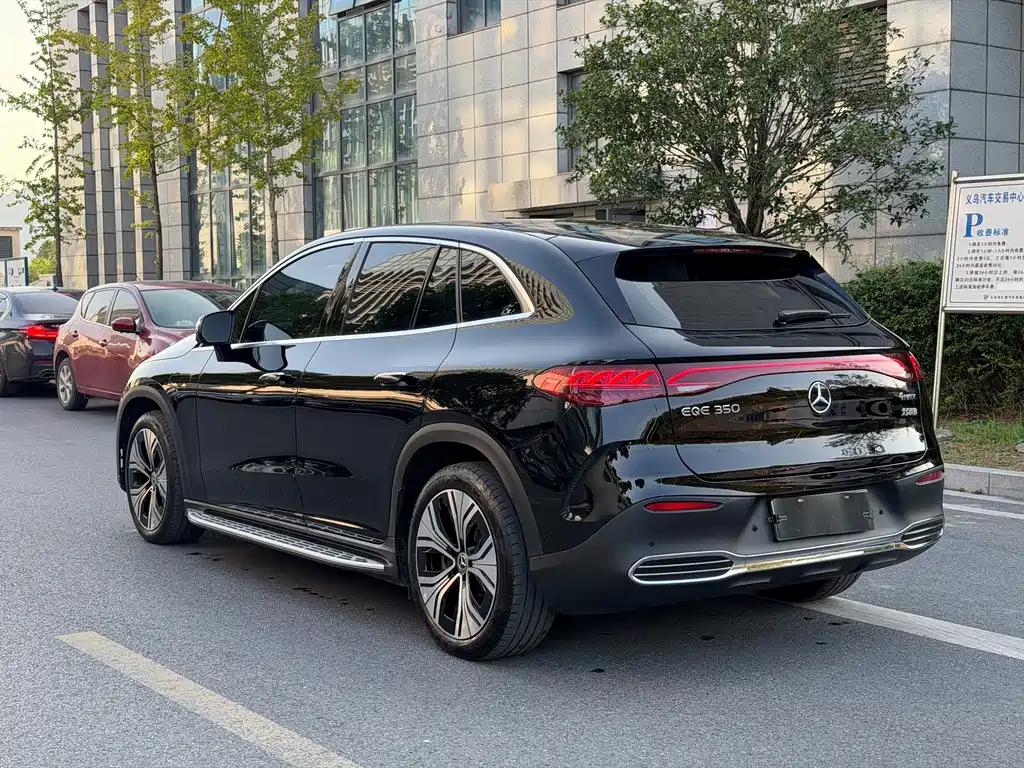 Mercedes-Benz EQE SUV — фото 6