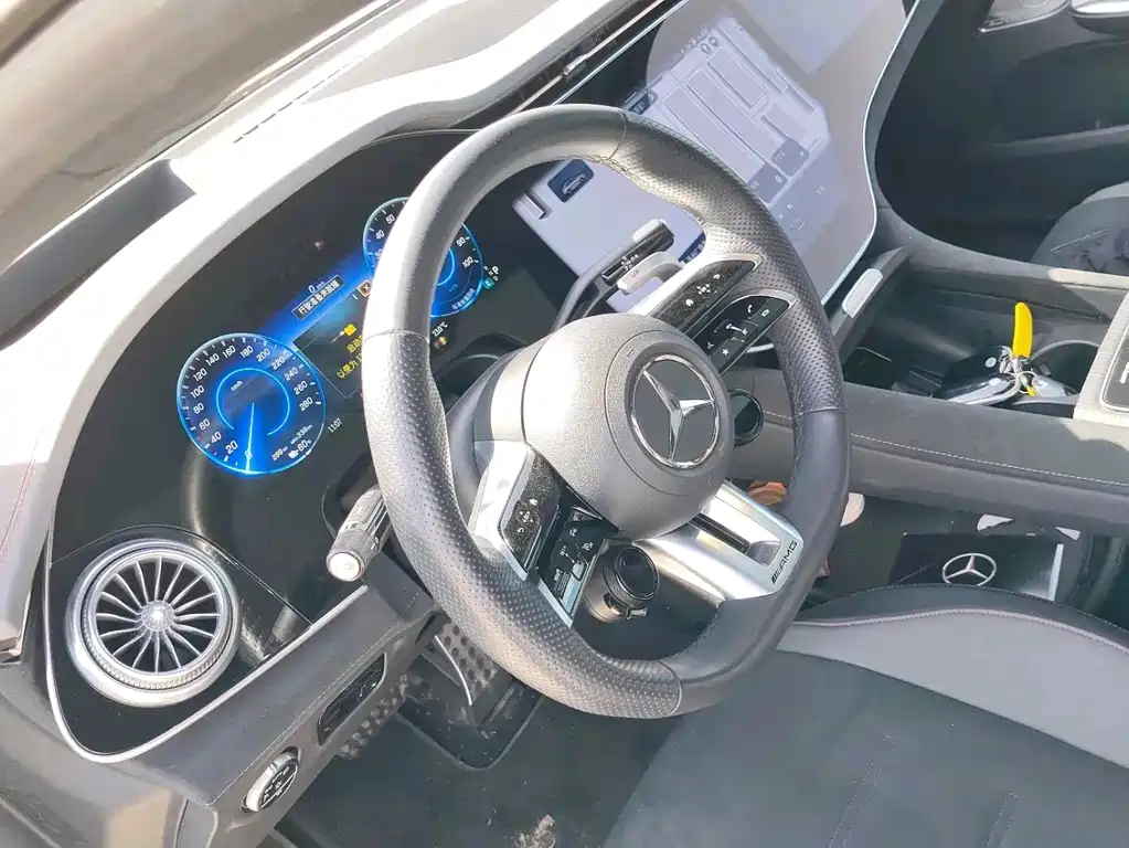 Mercedes-Benz EQE AMG — фото 7