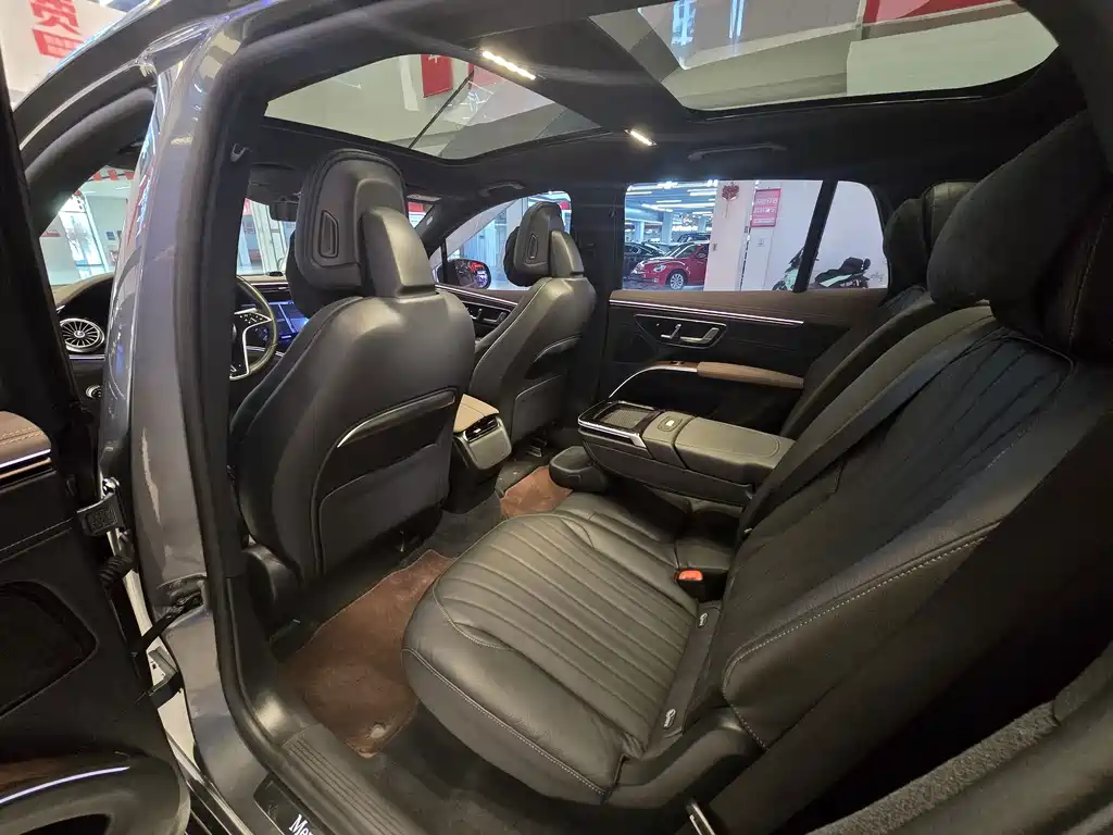 Mercedes-Benz EQS SUV — фото 6