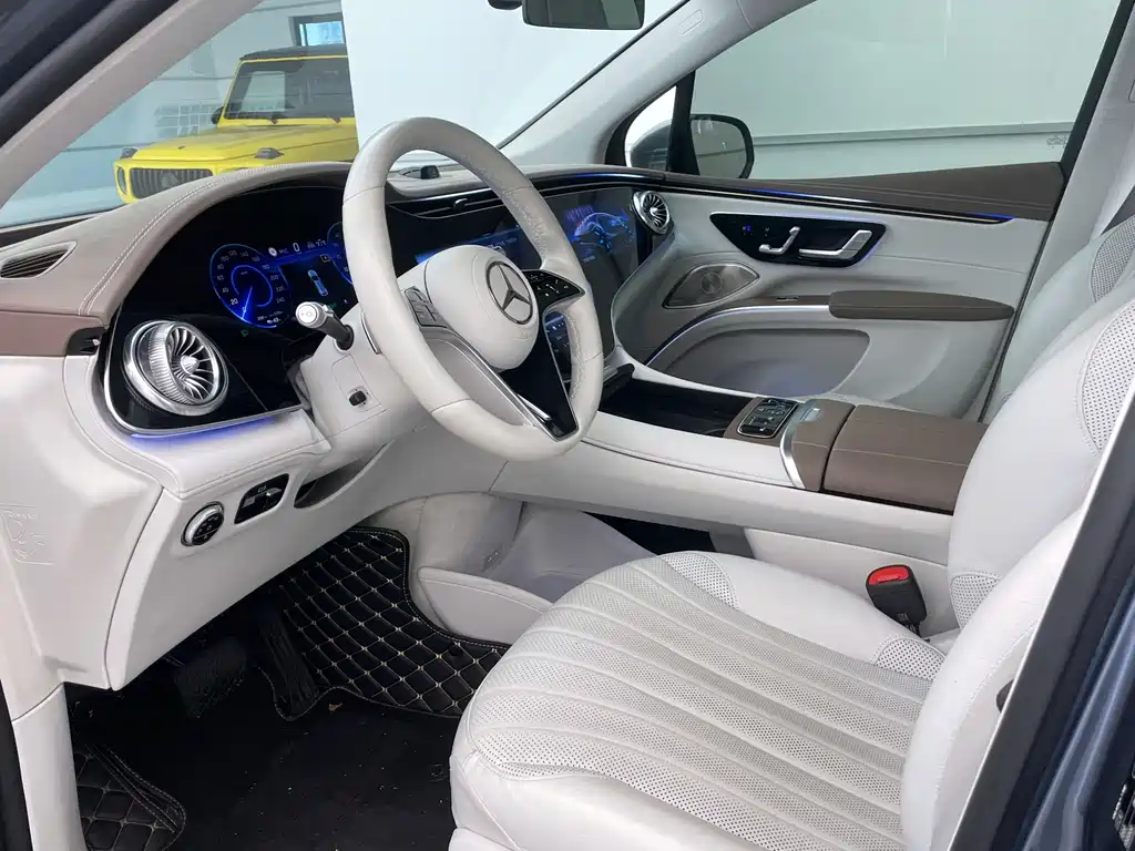 Mercedes-Benz EQS SUV — фото 8