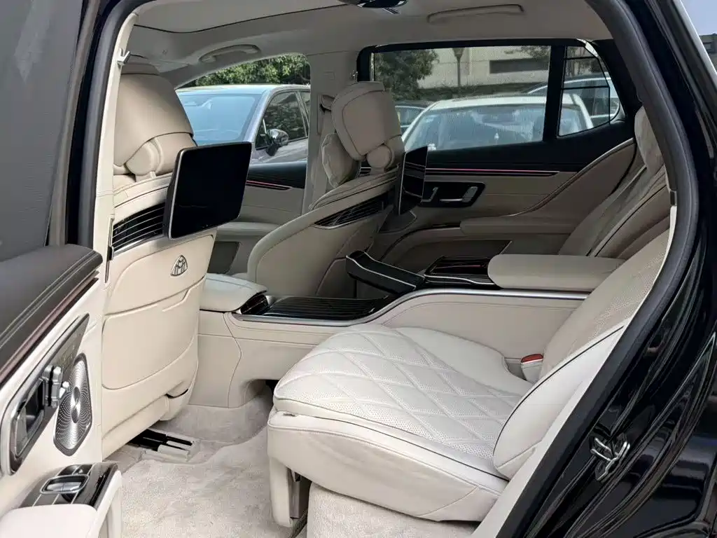Mercedes-Benz EQS SUV — фото 4