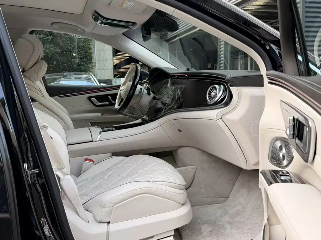 Mercedes-Benz EQS SUV — фото 5