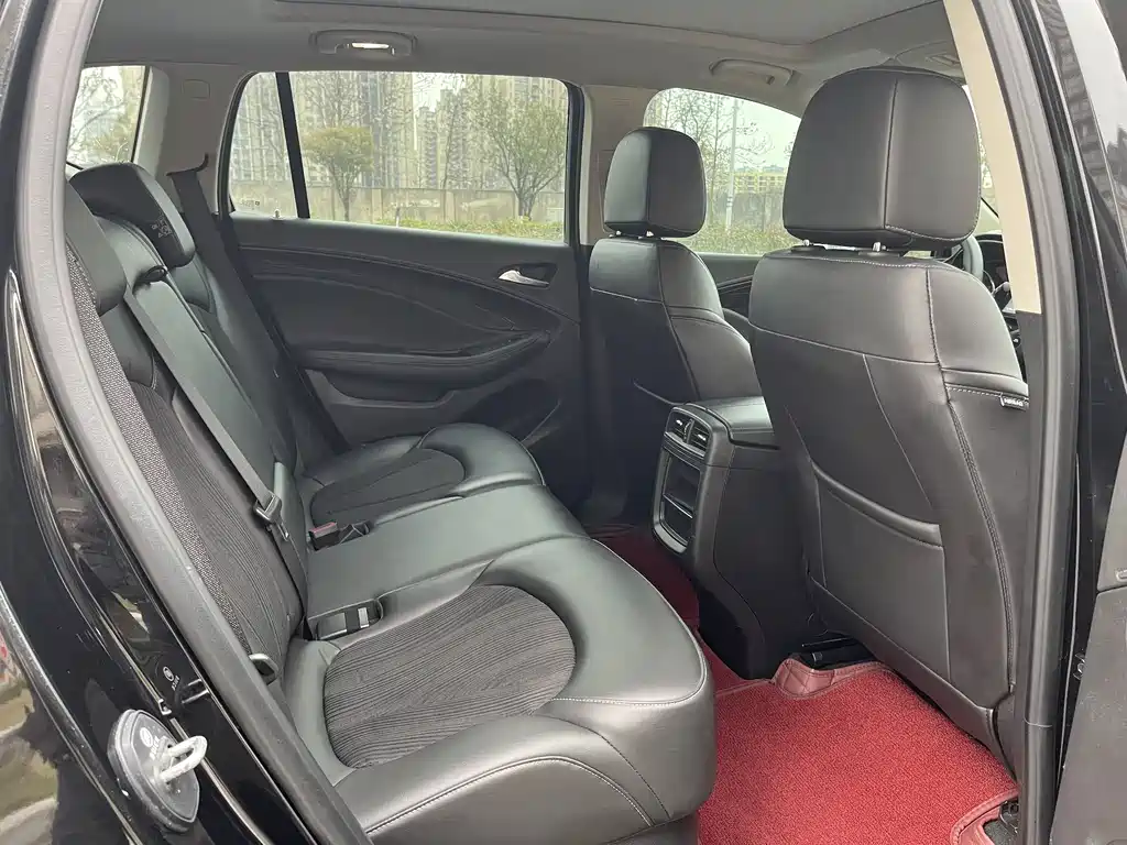 Buick Envision Plus — фото 9