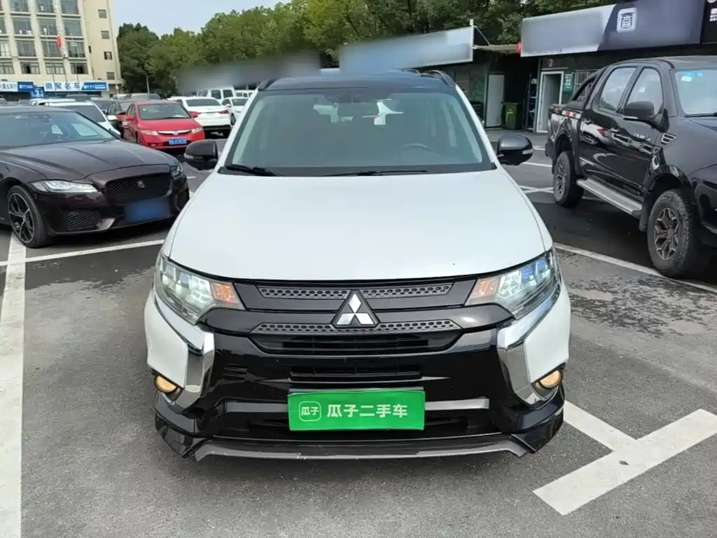 Mitsubishi Outlander — фото 2