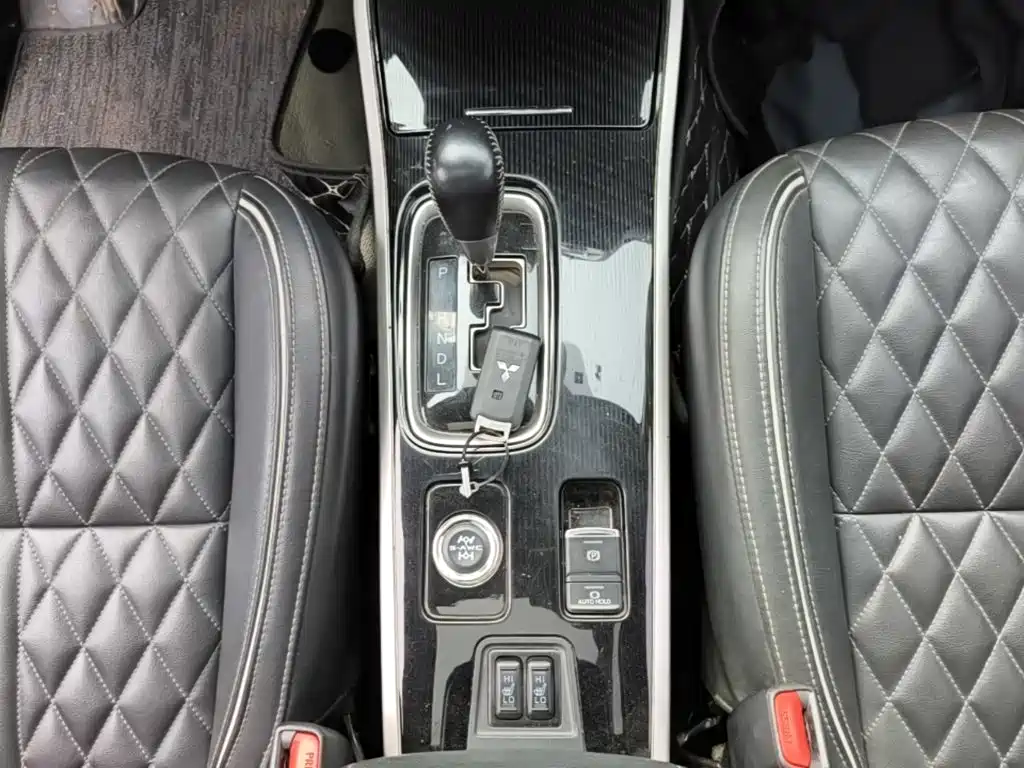Mitsubishi Outlander — фото 13