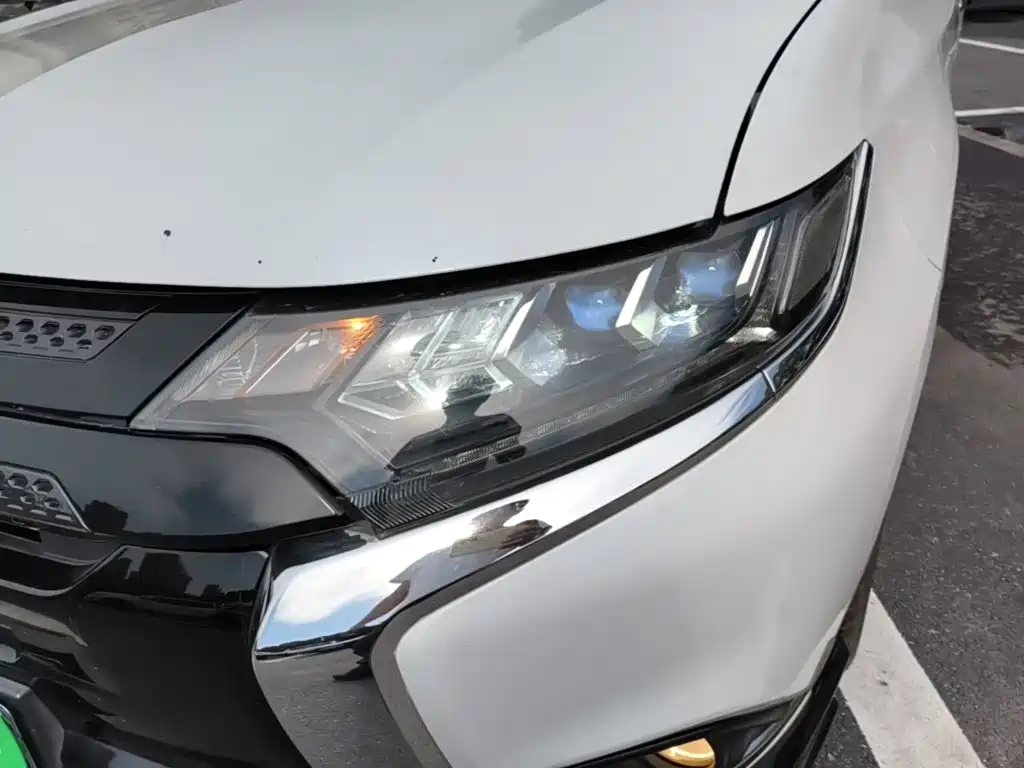 Mitsubishi Outlander — фото 23