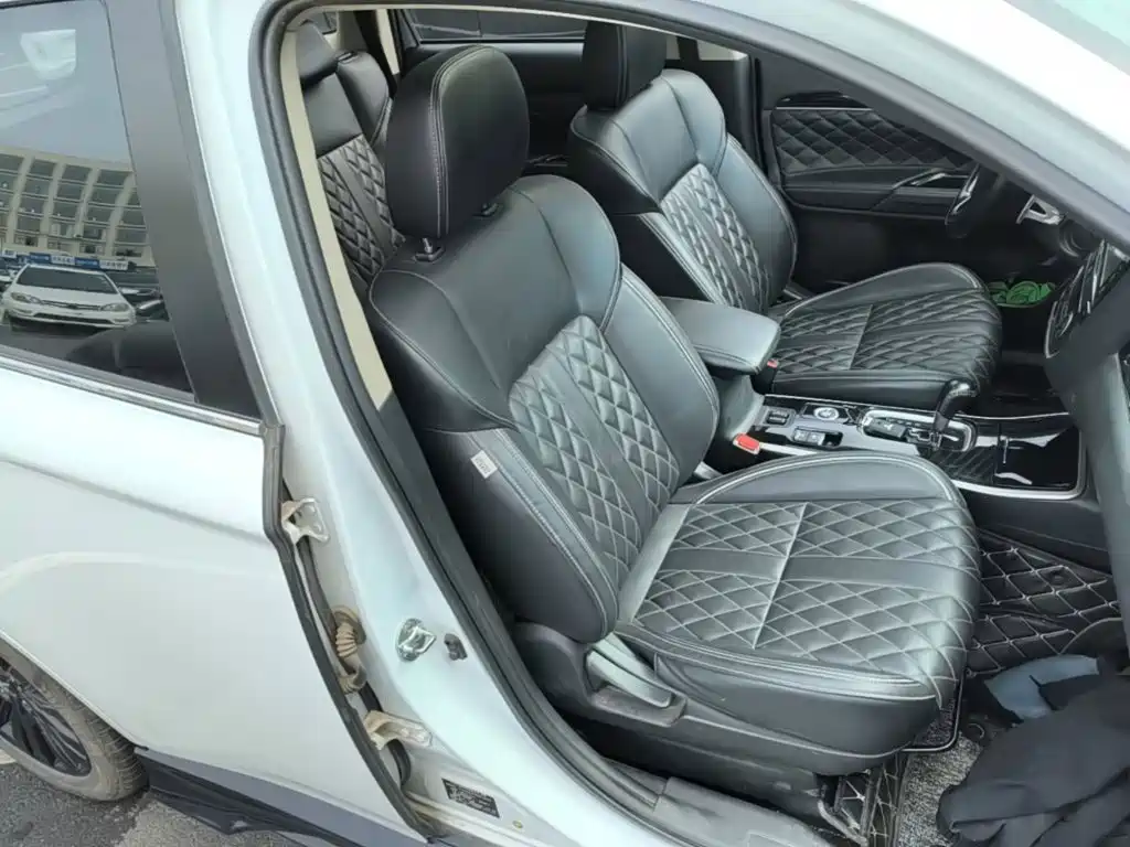 Mitsubishi Outlander — фото 24