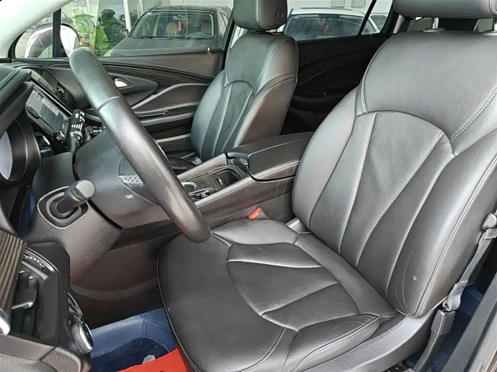 Buick Envision Plus — фото 15
