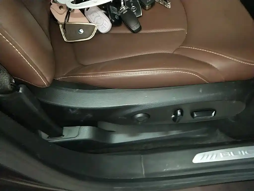 Buick Envision Plus — фото 25