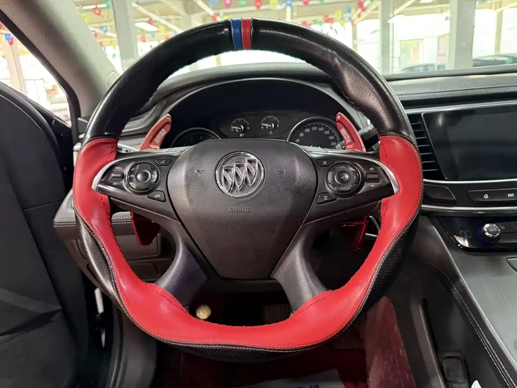 Buick LaCrosse — фото 9