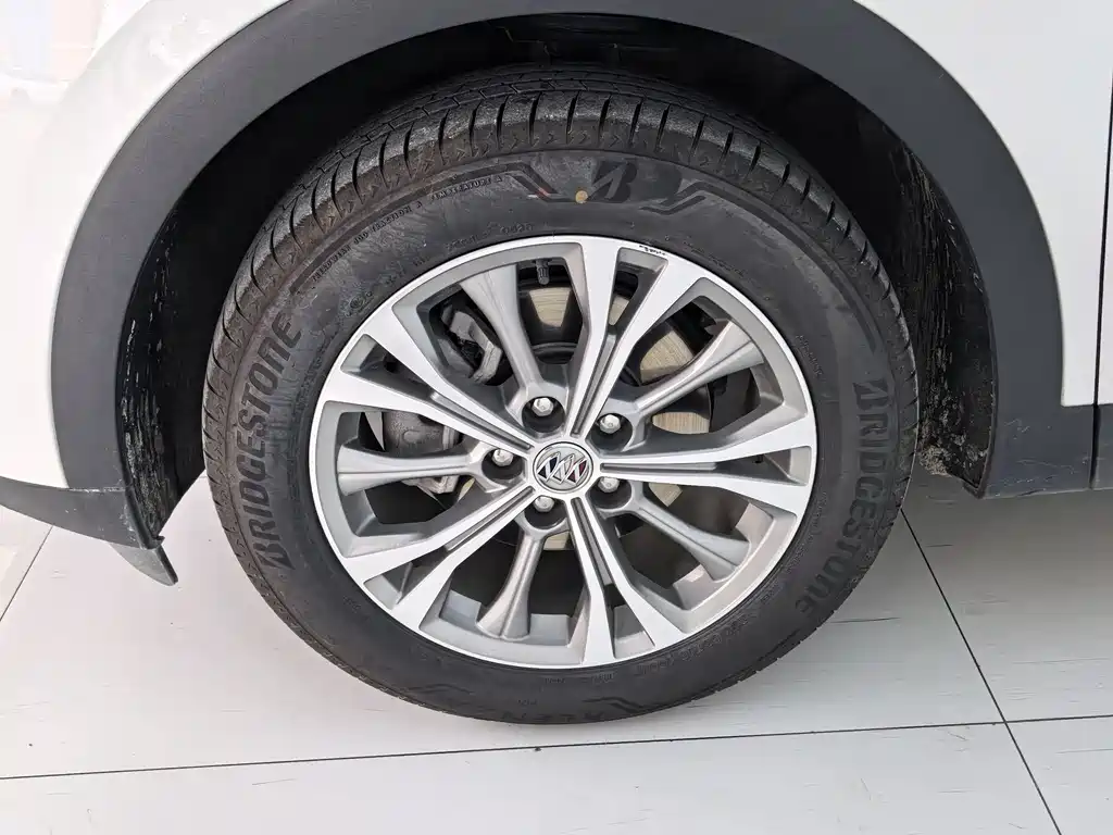 Buick Envision Plus — фото 5