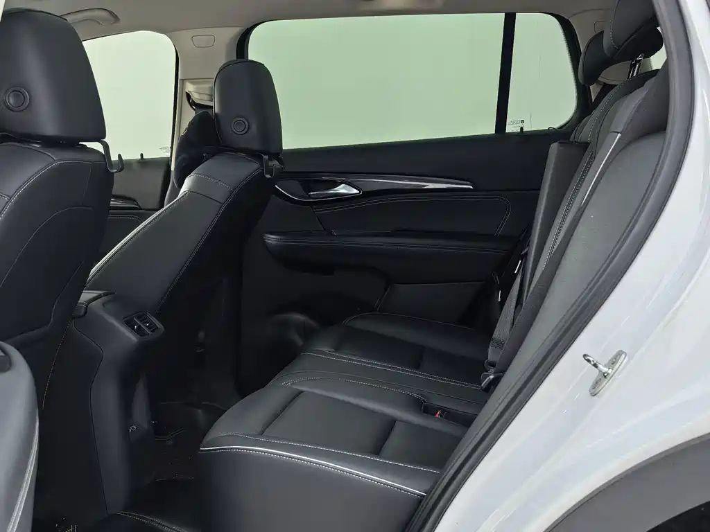 Buick Envision Plus — фото 8