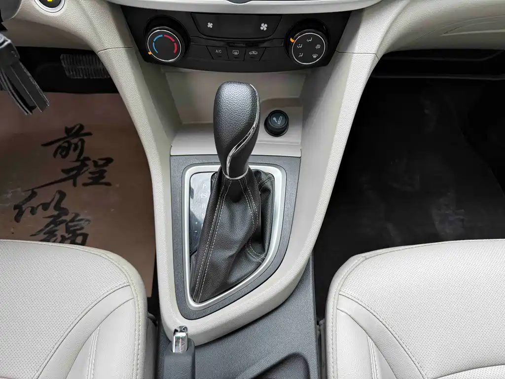 Buick Excelle — фото 10
