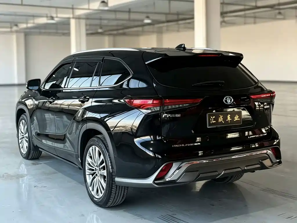 Toyota Highlander — фото 10