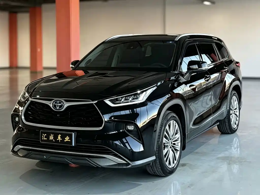 Toyota Highlander — фото 1