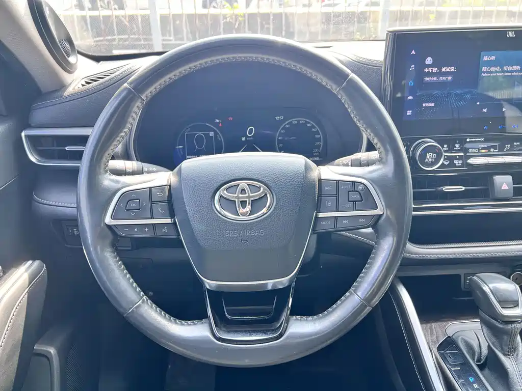 Toyota Highlander — фото 13