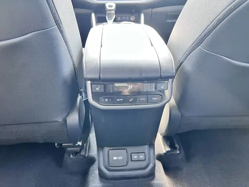 Toyota Highlander — фото 14