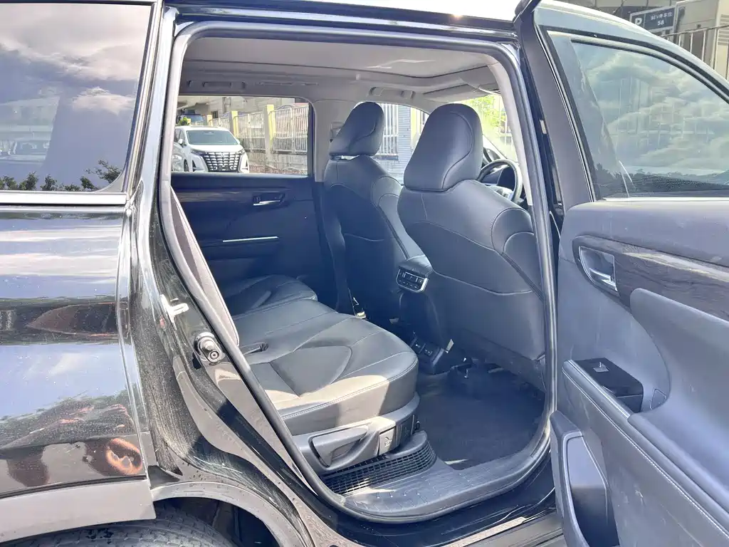 Toyota Highlander — фото 20