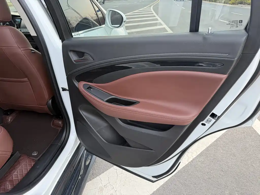 Buick Envision Plus — фото 13
