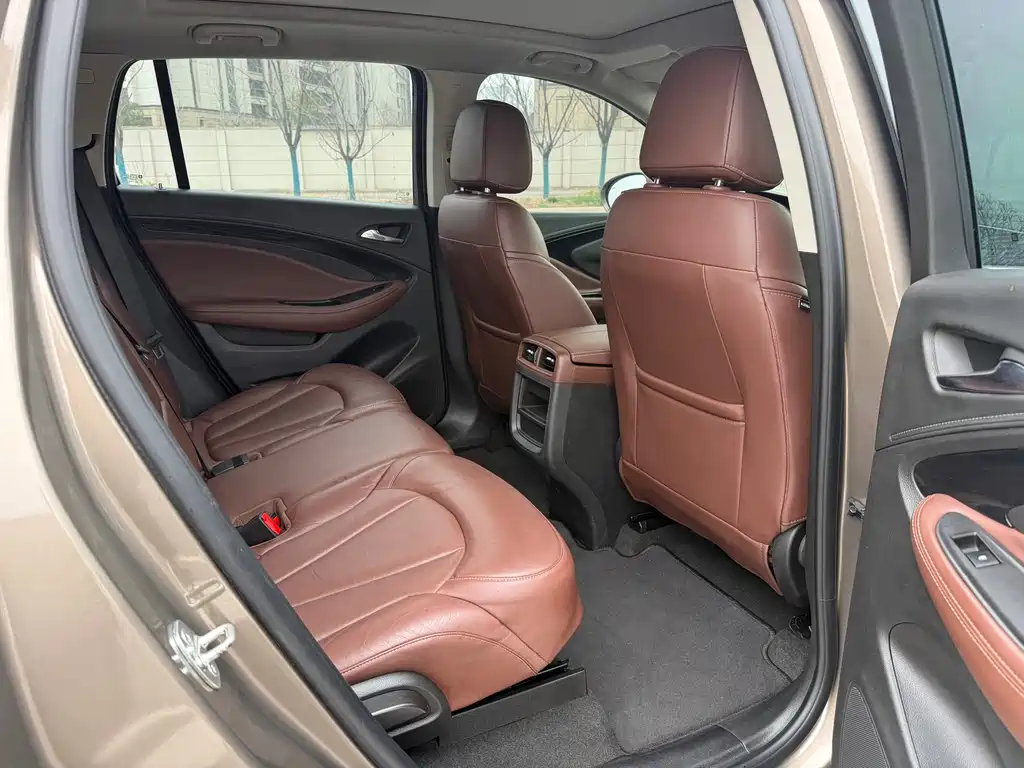 Buick Envision Plus — фото 5