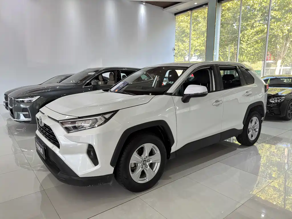 Toyota RAV4 — фото 2