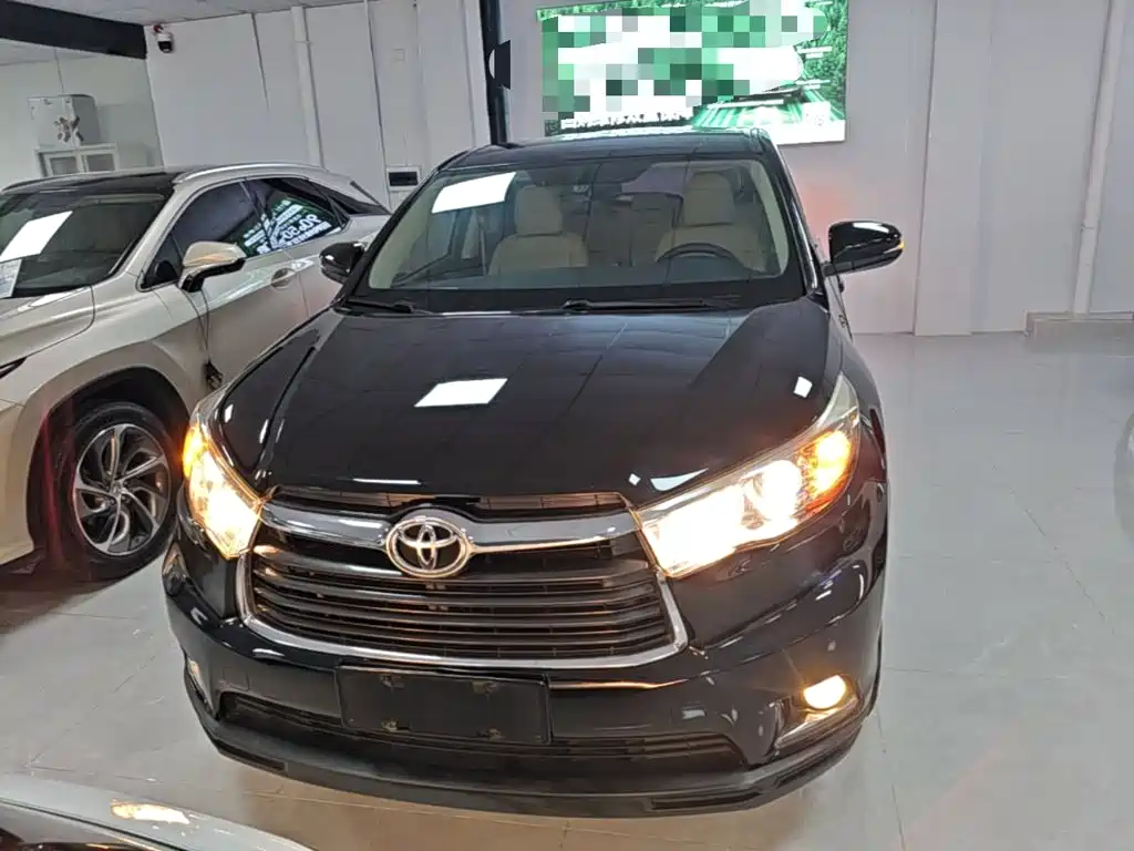 Toyota Highlander — фото 2
