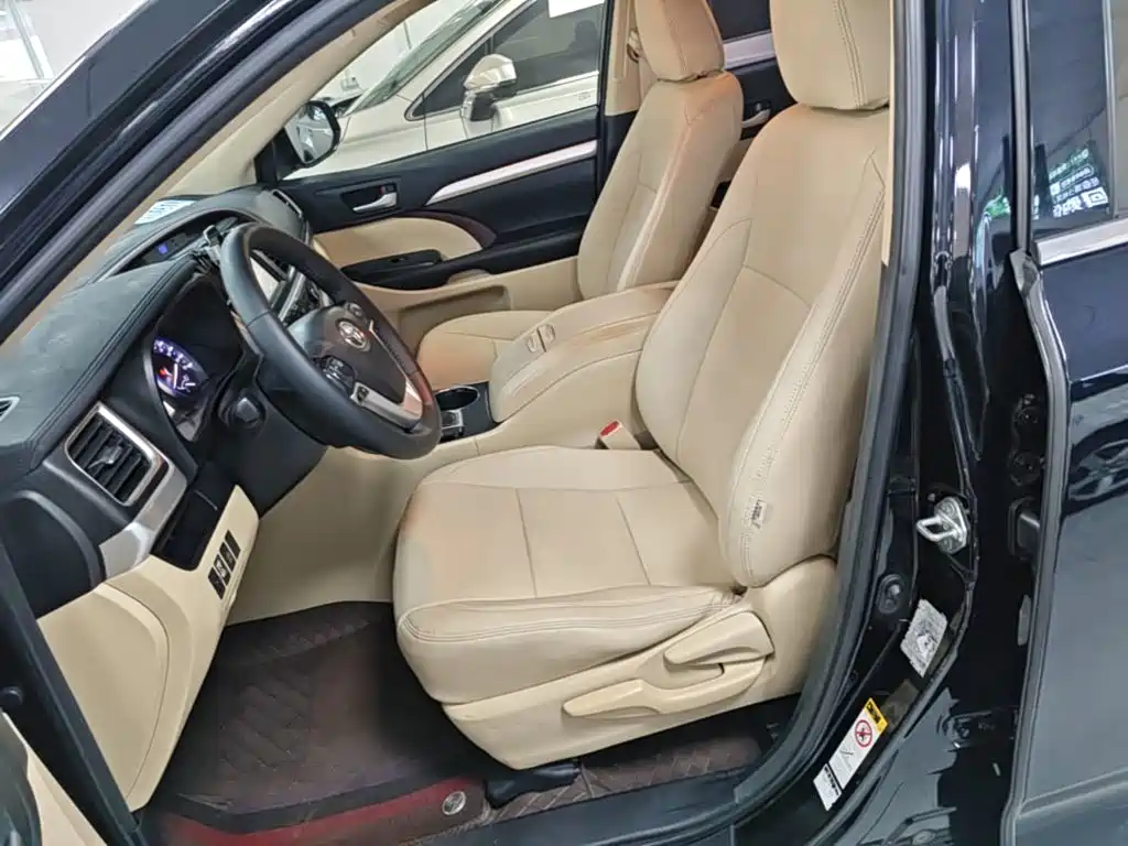 Toyota Highlander — фото 14