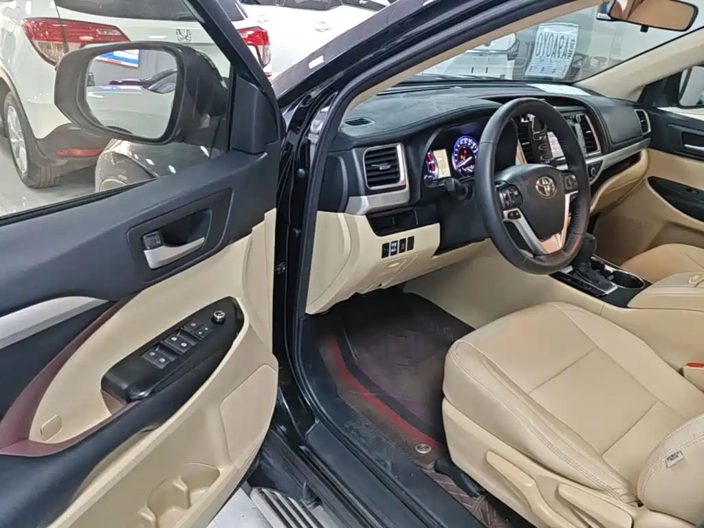 Toyota Highlander — фото 15
