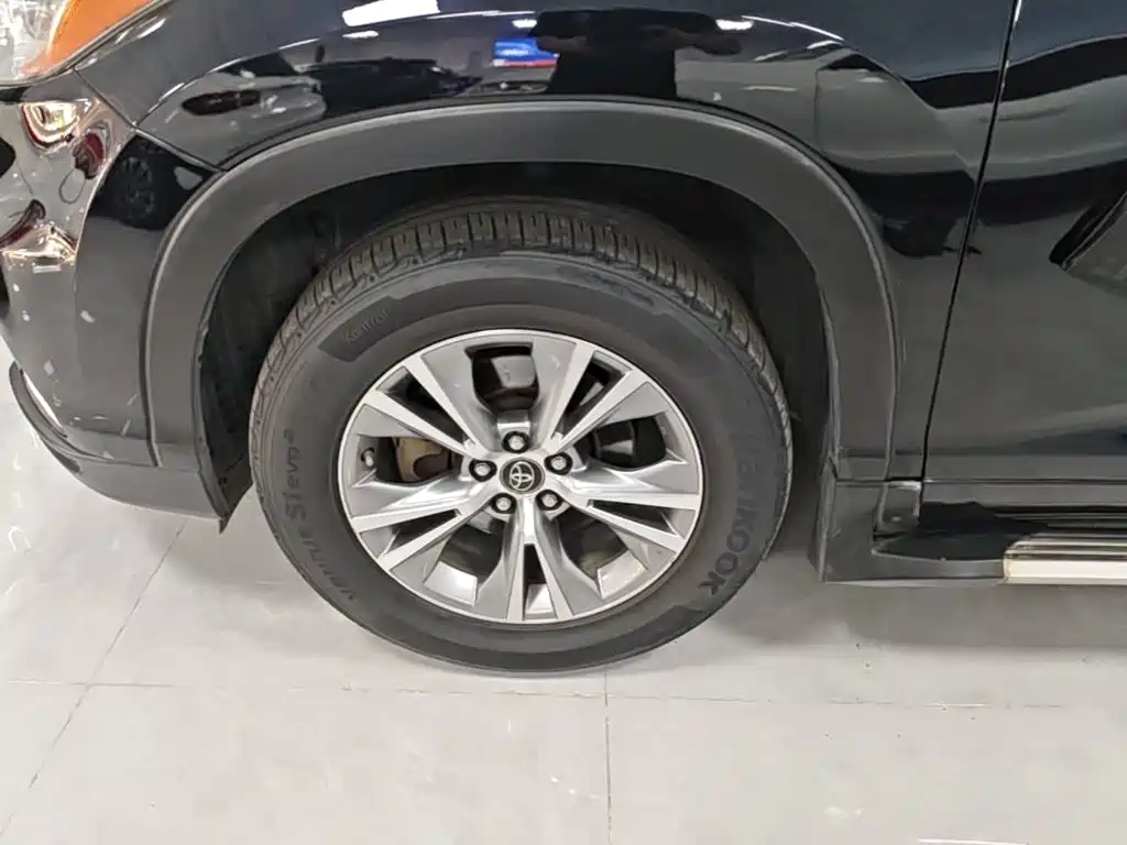Toyota Highlander — фото 22